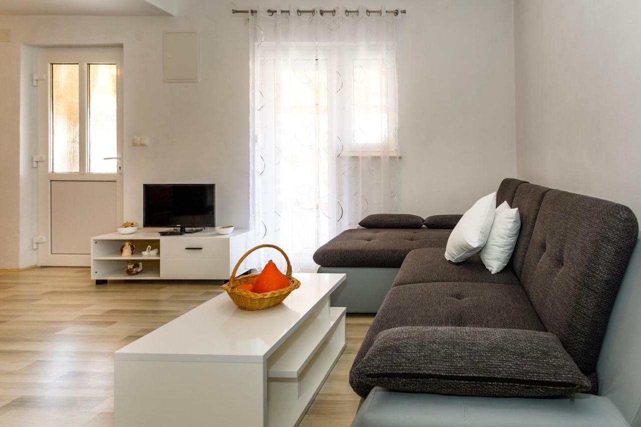 Apartman Dobrila Vrh  외부 사진