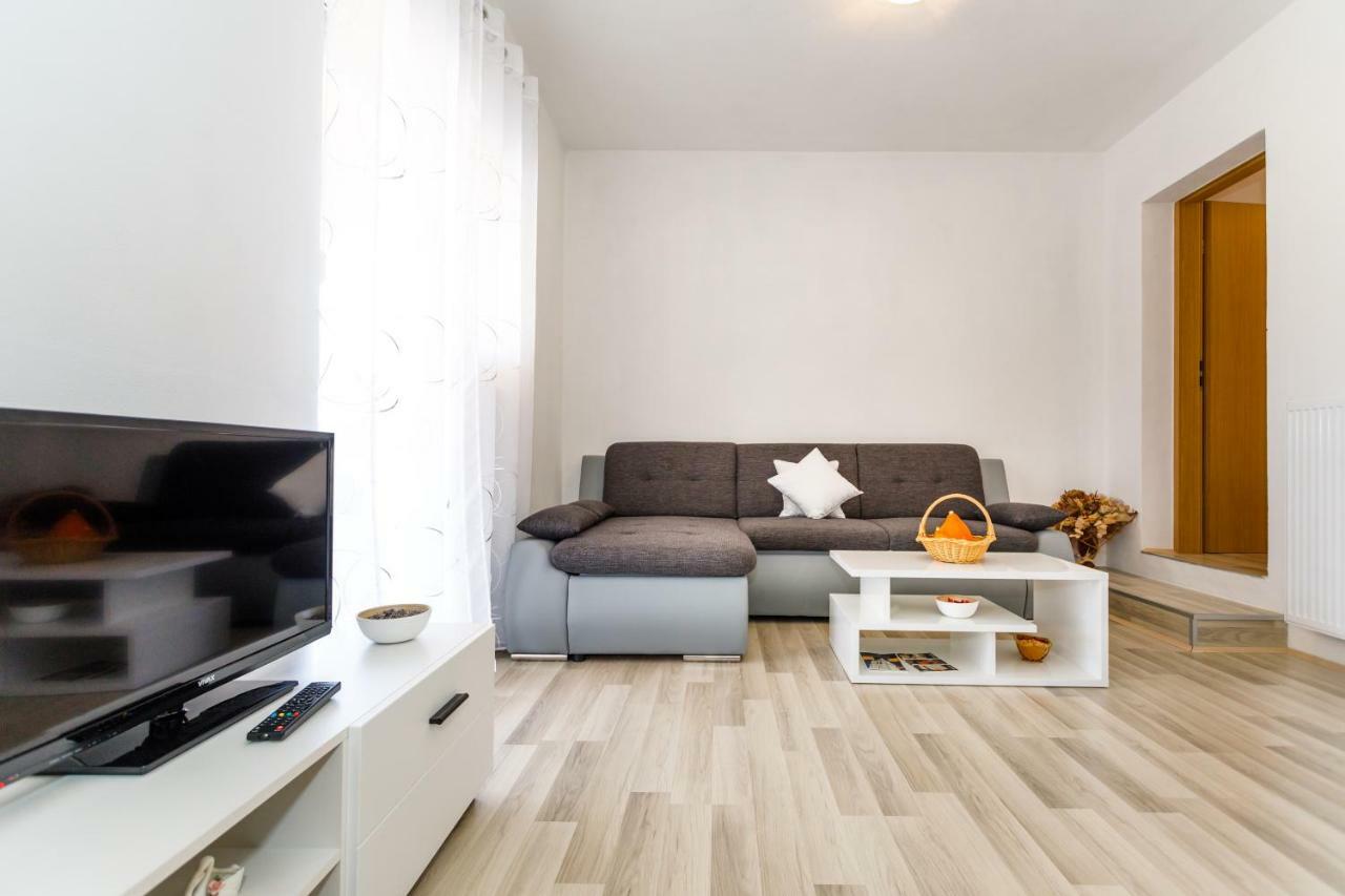 Apartman Dobrila Vrh  외부 사진